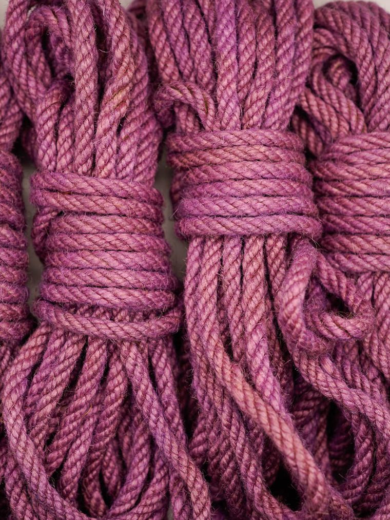Mauve hand-dyed jute rope